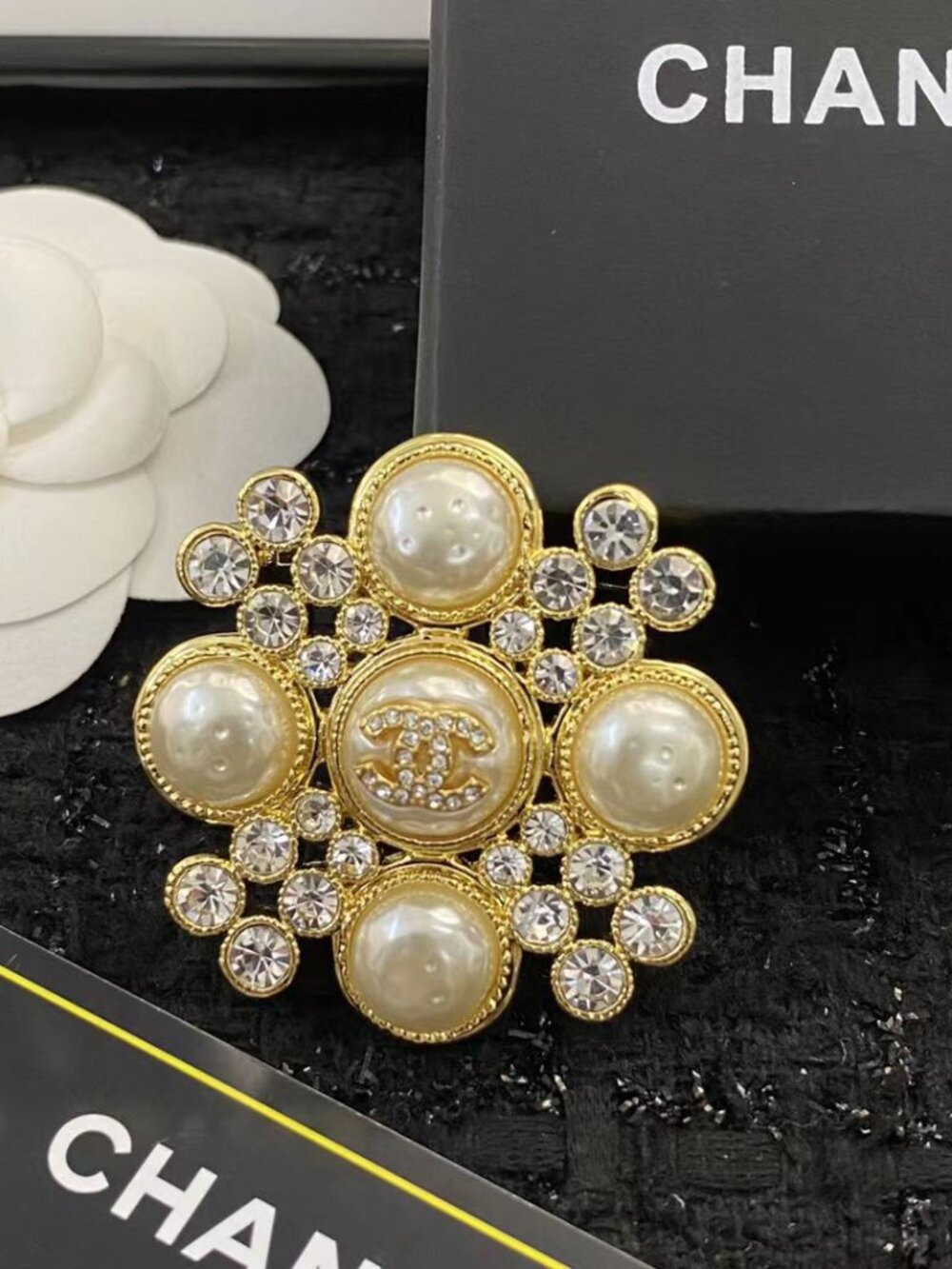 💕Chanel brooch - Picture 3 of 9